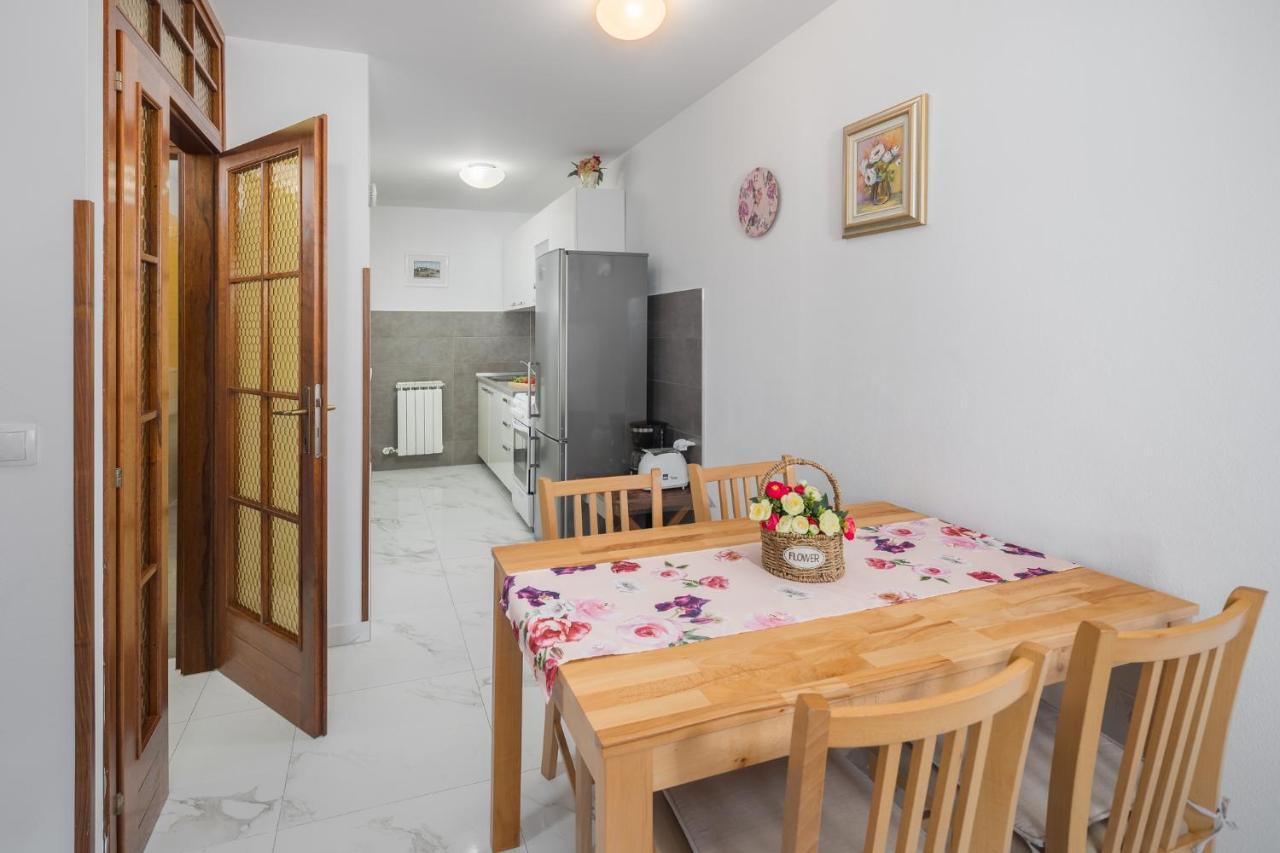 Elena Apartment Porec Bagian luar foto
