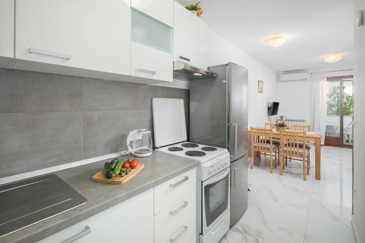 Elena Apartment Porec Bagian luar foto