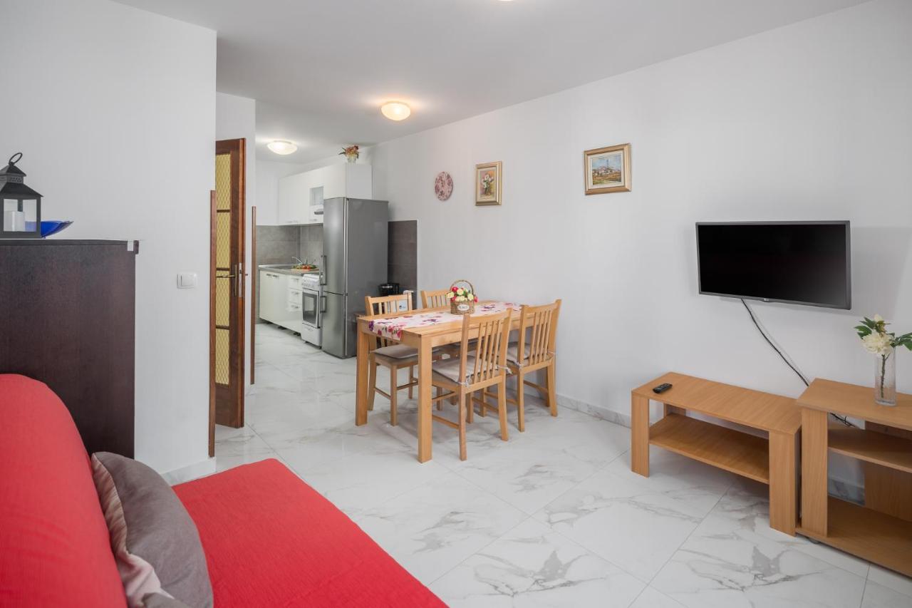 Elena Apartment Porec Bagian luar foto