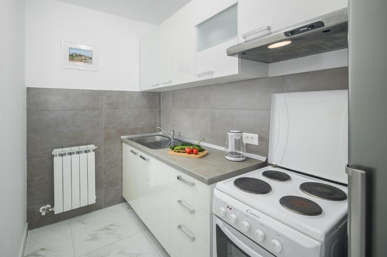 Elena Apartment Porec Bagian luar foto