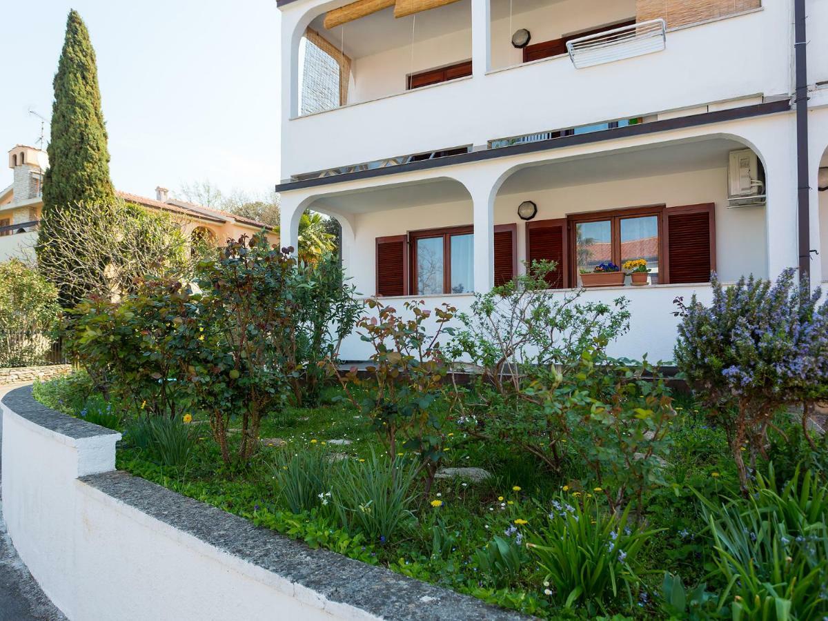 Elena Apartment Porec Bagian luar foto